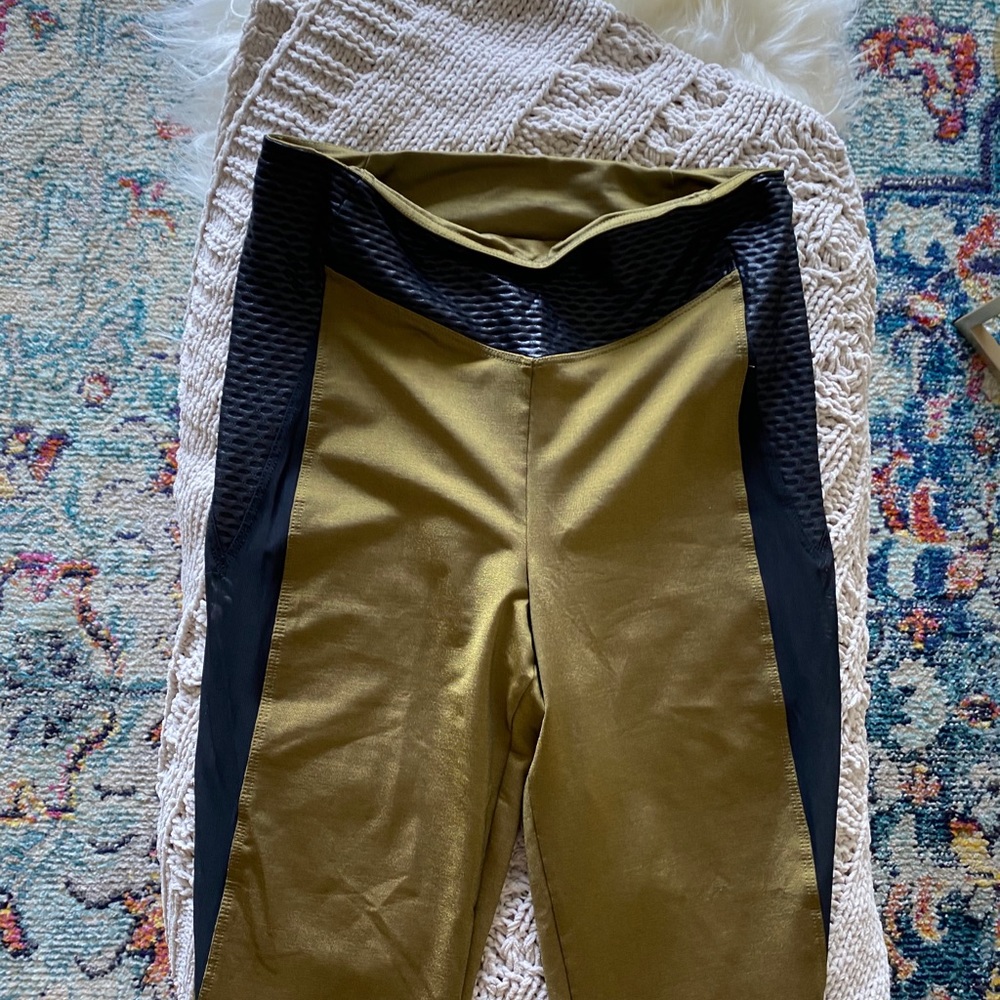NWOT koral legging